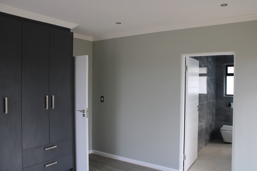 4 Bedroom Property for Sale in Kidds Beach Eastern Cape